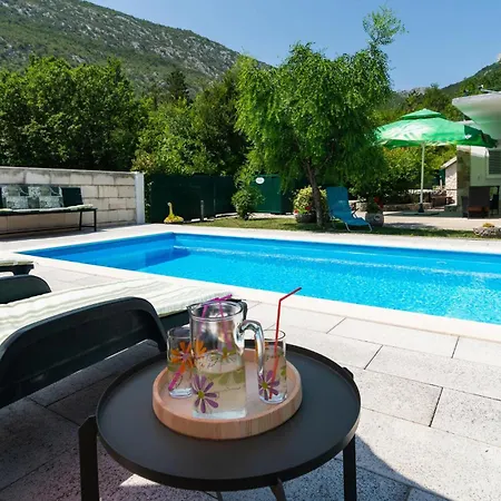 Cozy In Podaspilje With Kitchen بيت للعطل