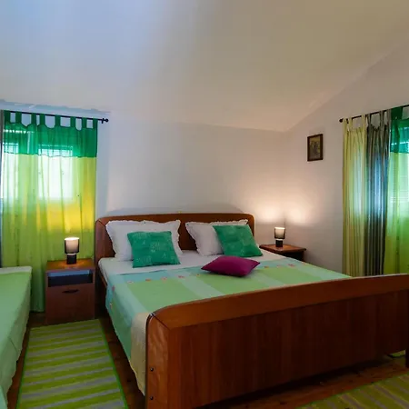بيت للعطل Cozy In Podaspilje With Kitchen