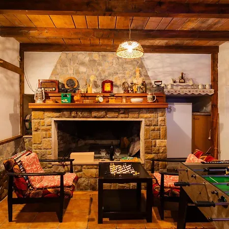 Cozy In Podaspilje With Kitchen Svinisce