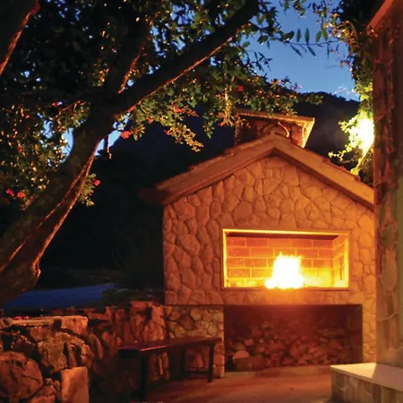 Cozy In Podaspilje With Kitchen بيت للعطل